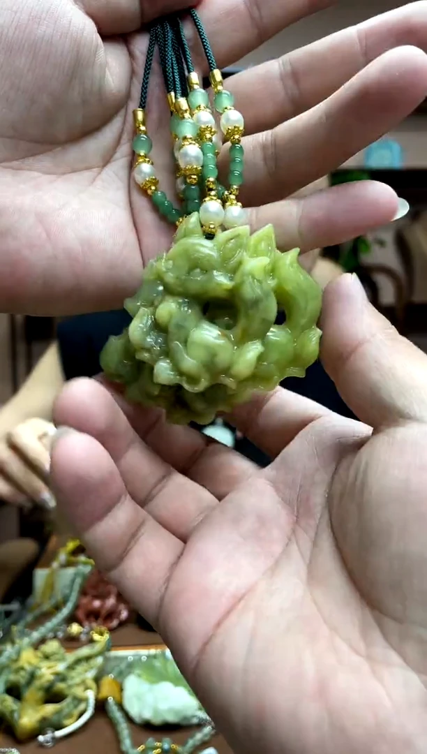 未镶嵌岫玉吊坠多样性发货发其中之一