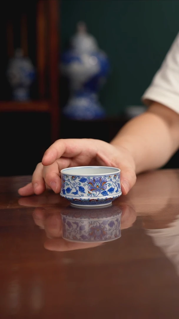 空山明月 新斗彩 缠枝牡丹