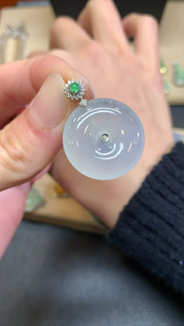 【闪购商品】翡翠颈饰18K金镶嵌平安扣【无服务费】