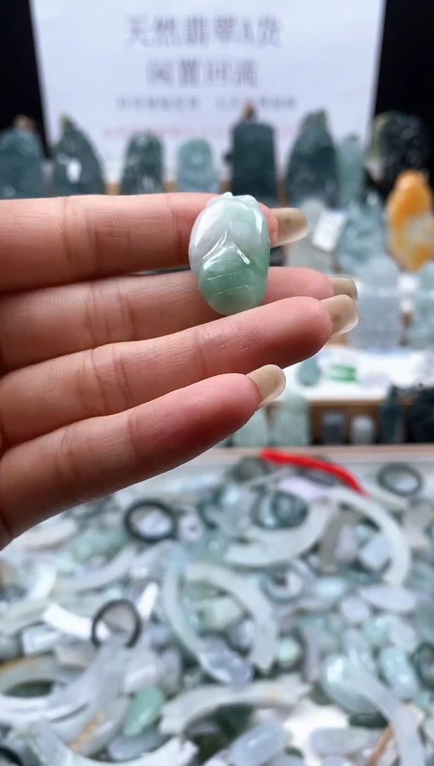 翡翠未镶嵌吊坠(不含链)玉米吊坠136