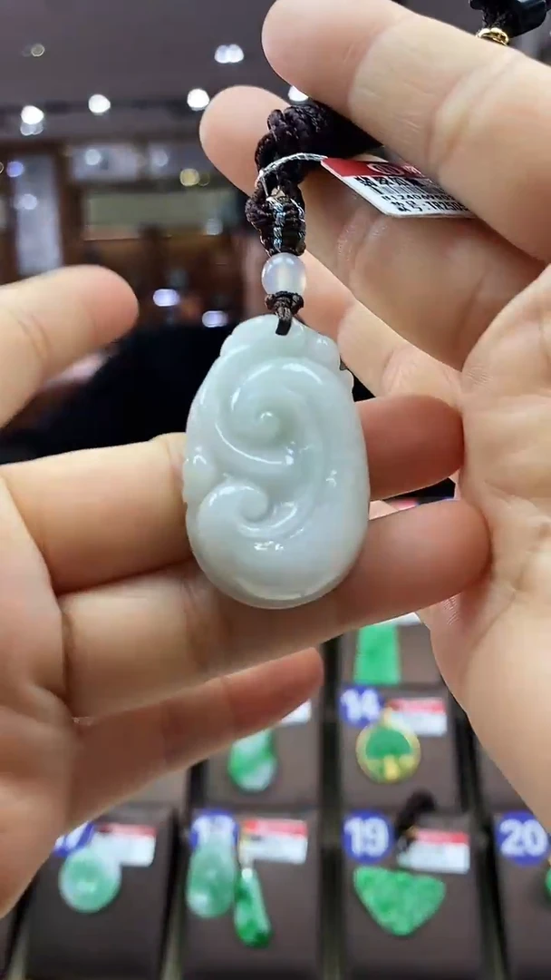 颈饰未镶嵌翡翠如意
