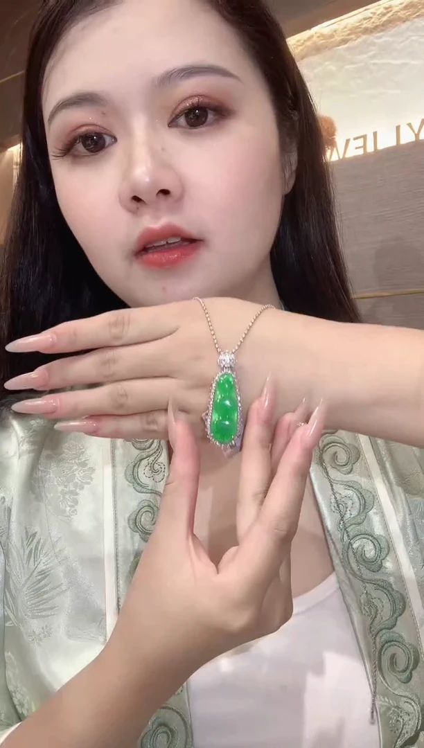 吊坠(不含链)18K金镶嵌翡翠C42
