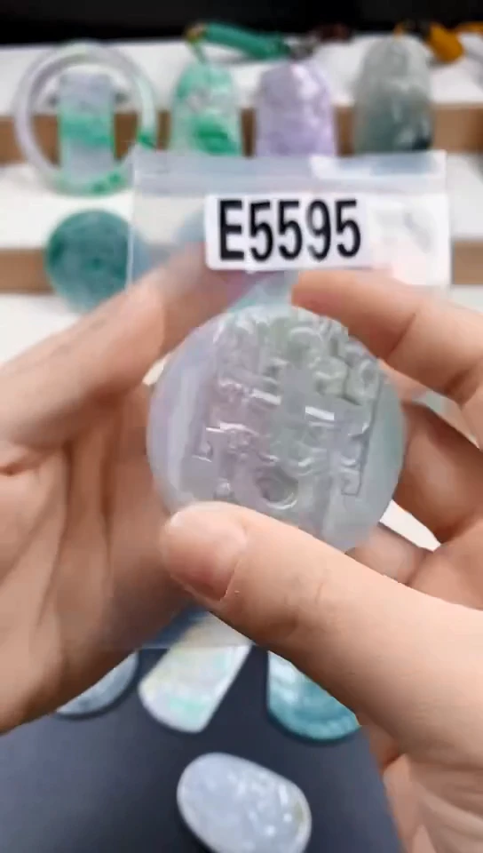 颈饰未镶嵌翡翠天然翡翠吊坠挂件