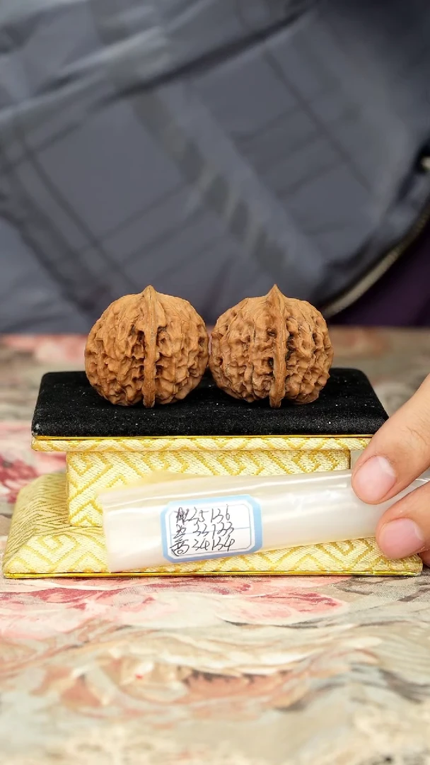 【闪购商品】文玩核桃把件非嫁接元宝