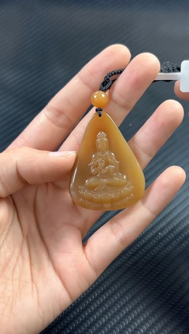 吊坠(赠链)未镶嵌和田玉若羌微色差
