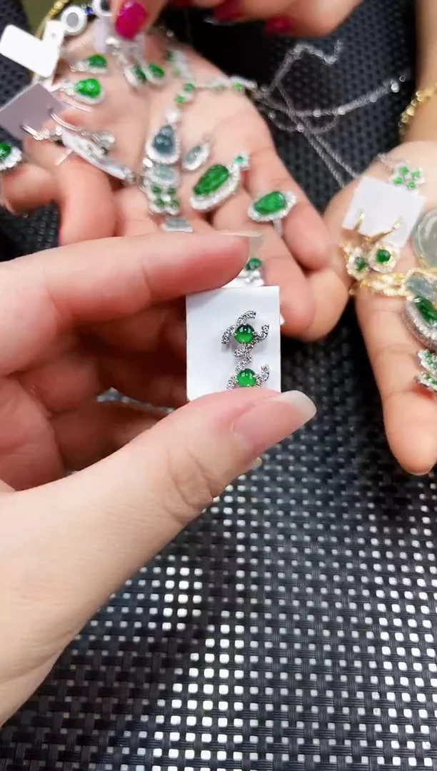 【闪购商品】翡翠耳饰未镶嵌11111111