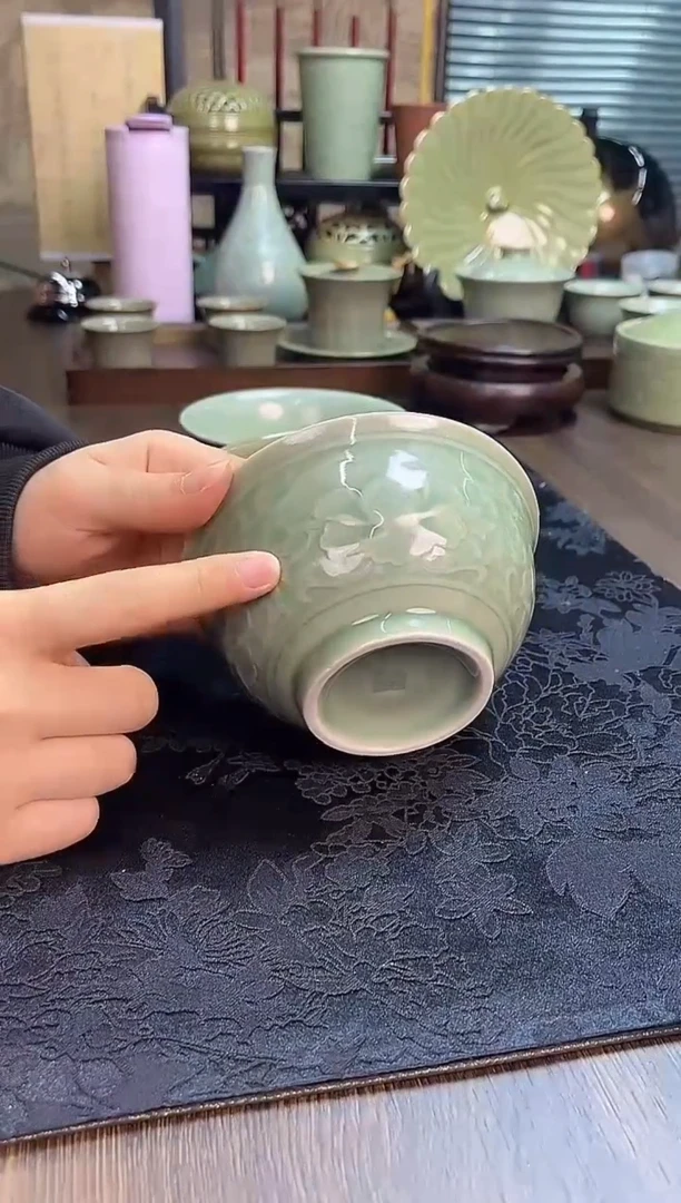 耀州窑4.5寸天青大瓣牡丹碗一对