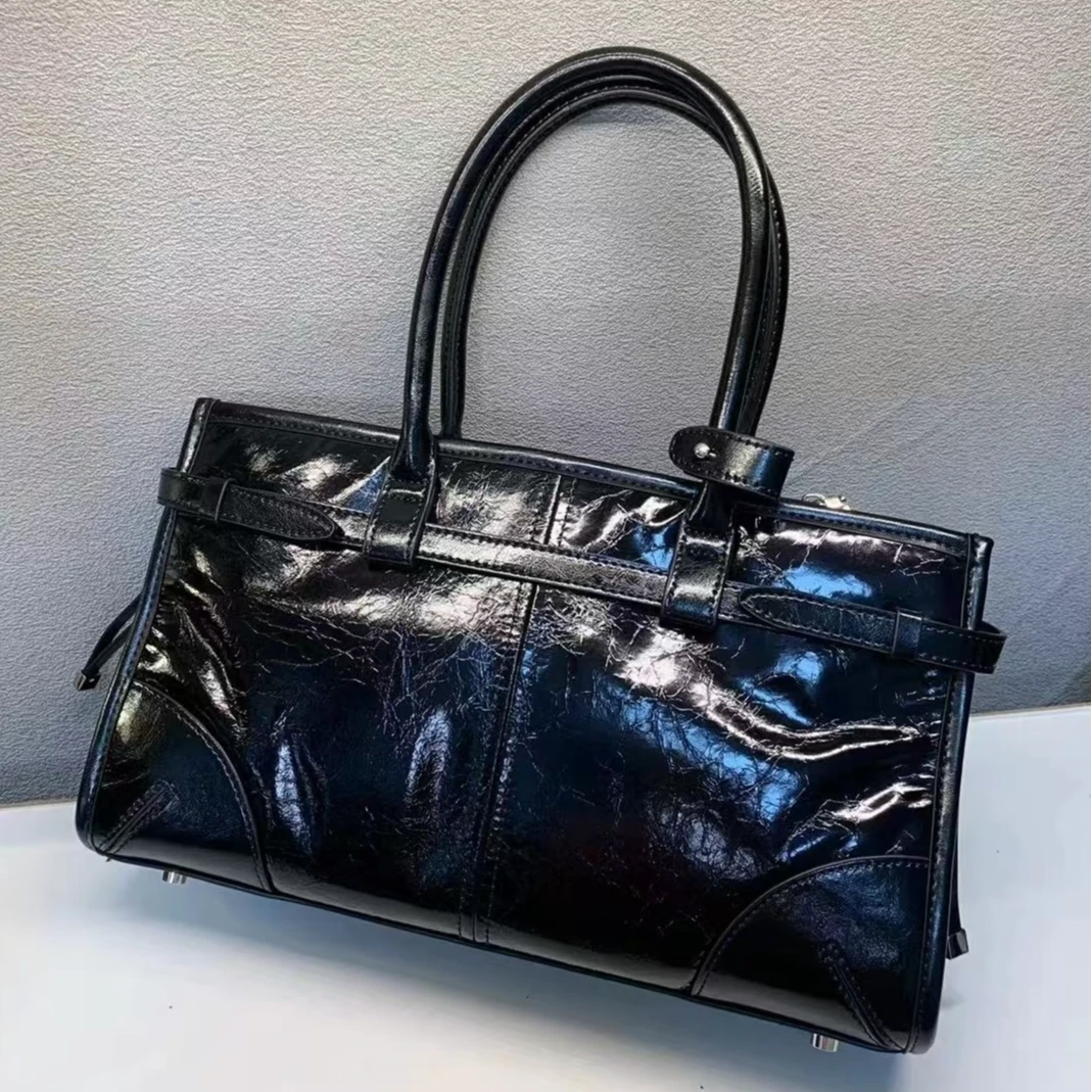 新款黑色油面横版时尚手提单肩棕色斜挎包（默认微瑕疵）