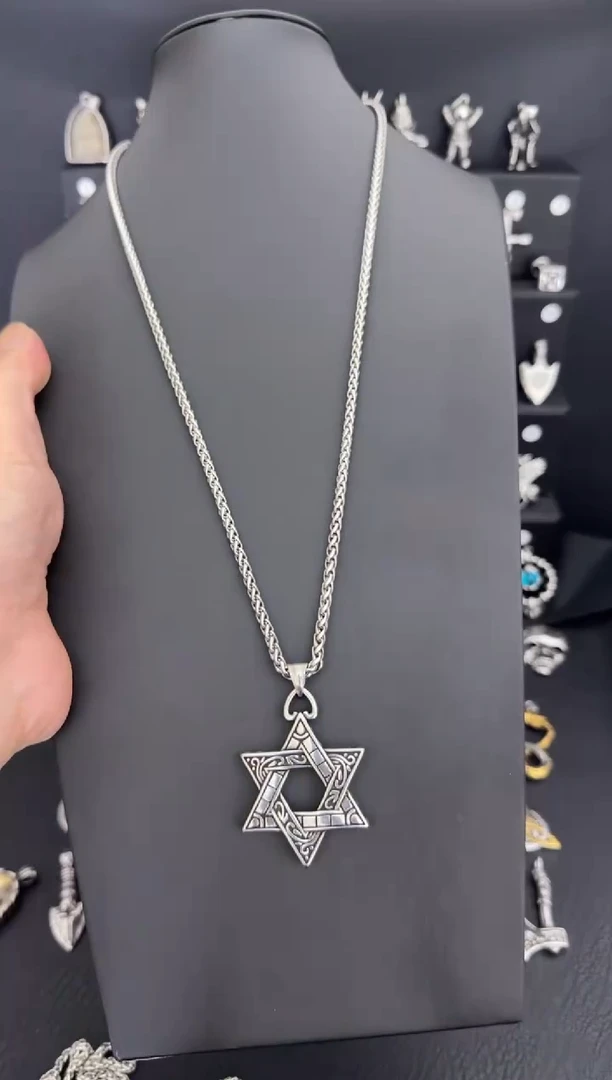 钛钢树脂六芒星吊坠搭配龙骨项链70CM长毛衣链（如图所示）