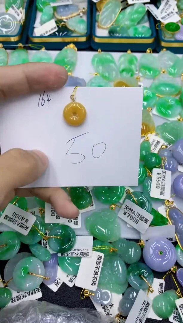 翡翠18K金镶嵌颈饰11111111111