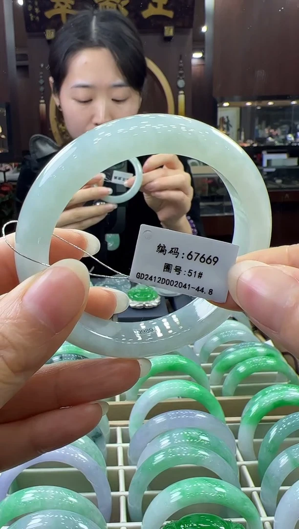 【闪购商品】翡翠手镯未镶嵌手镯