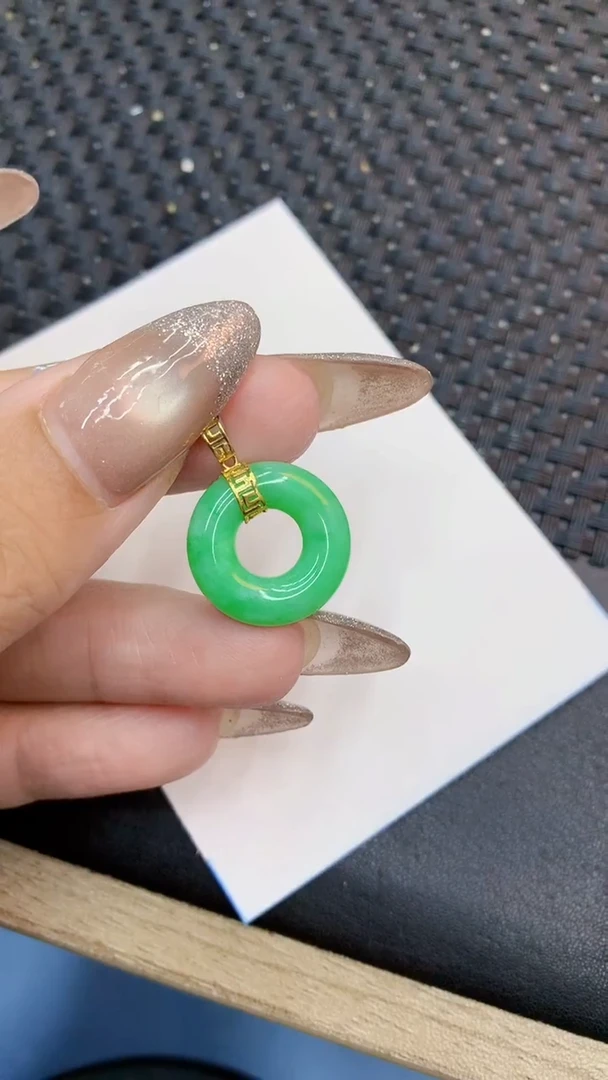 颈饰18K金镶嵌翡翠1