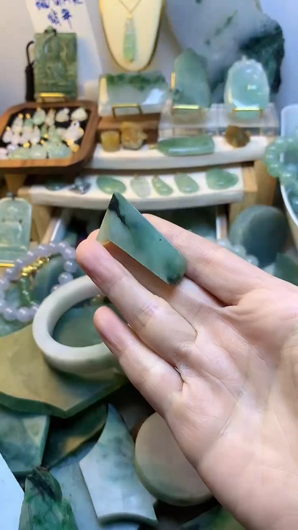 未镶嵌挂件翡翠缅甸A货翡翠,没有运费险,有纹有裂
