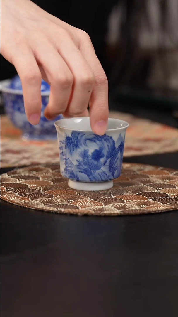 【闪购商品】杯看山柴窑青花山水