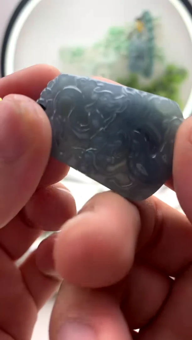 翡翠未镶嵌颈饰小龙牌