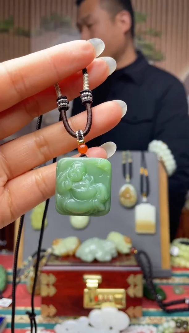 颈饰未镶嵌和田玉拍一发一