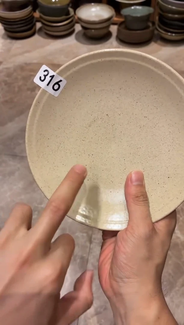 瓷片小**潮316 燕麦色浅盘1个