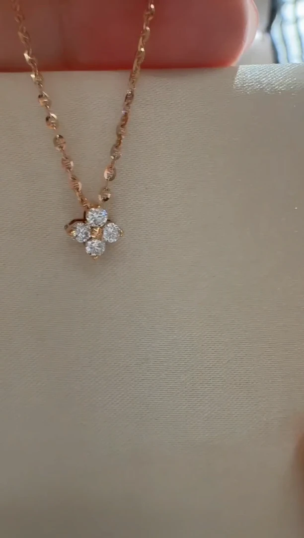 18K金镶嵌四叶草钻石吊坠+链子钻石...