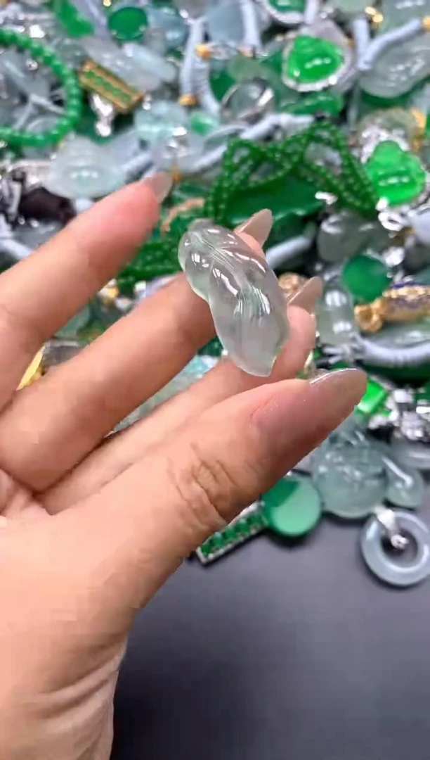 颈饰未镶嵌翡翠(配扣头多样性发其一）7