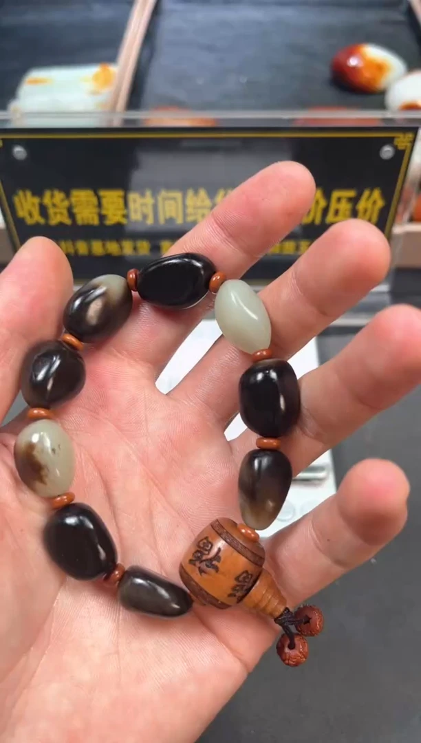 和田玉（糖玉）未镶嵌挂件YL-HH-8.2-31