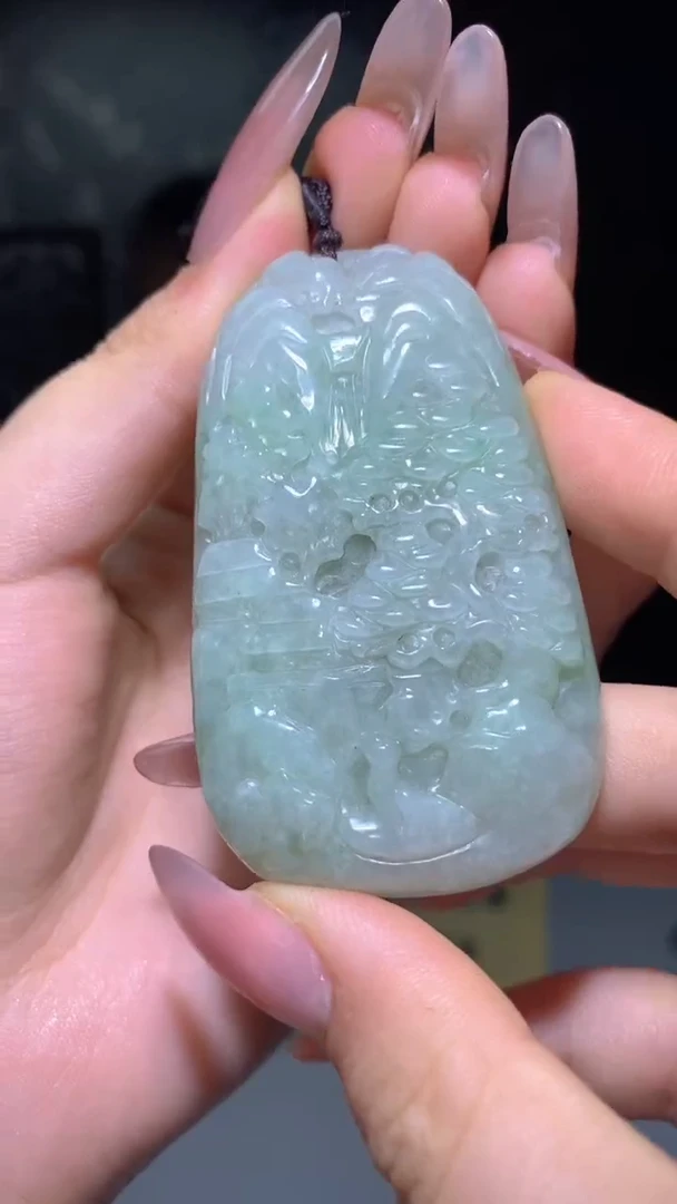 翡翠未镶嵌颈饰山水