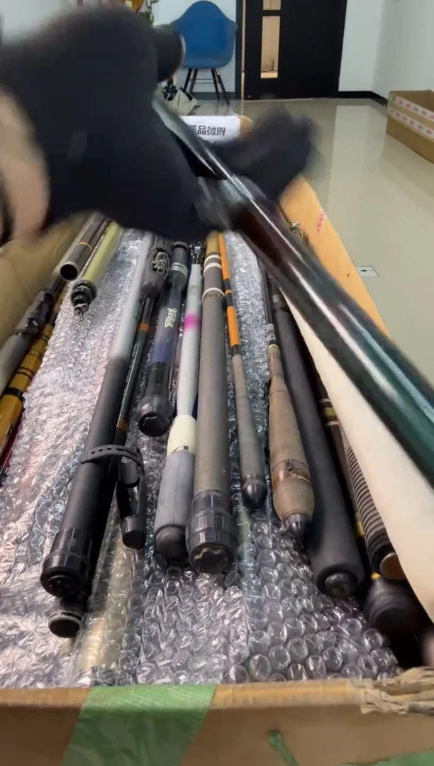 3*8鱼竿孤品微瑕，以直播间介绍为准，加10元发顺丰