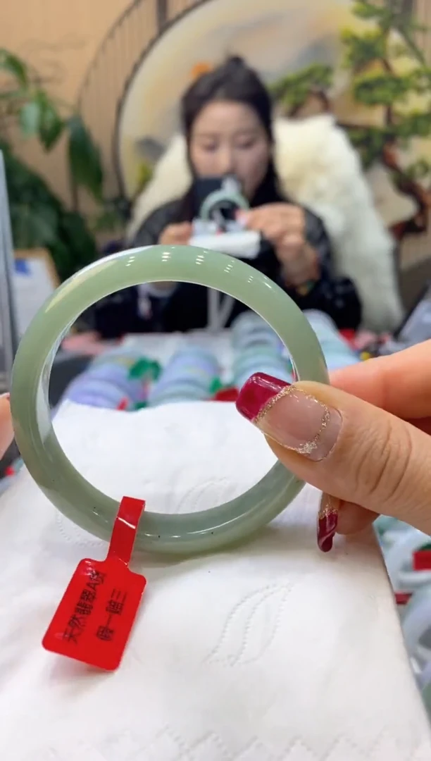 【闪购商品】翡翠手镯未镶嵌99913475