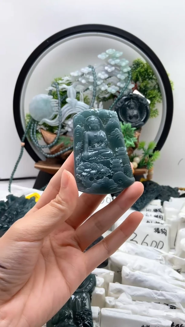 翡翠未镶嵌颈饰阿弥陀佛