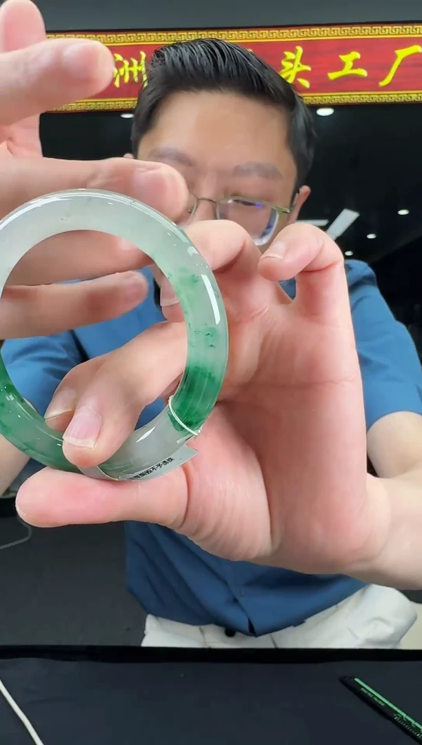 石英质玉（非洲翠）手镯未镶嵌140