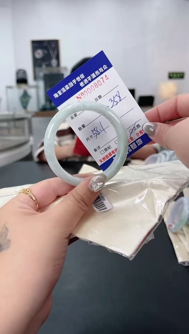 【闪购商品】翡翠手镯未镶嵌天然翡翠A货