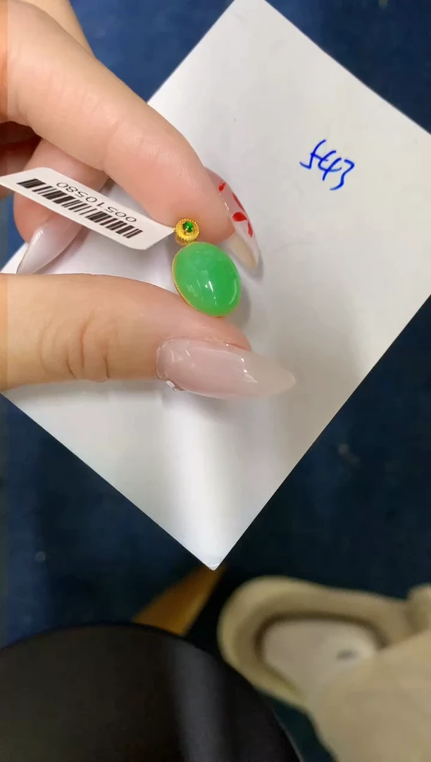 【闪购商品】翡翠颈饰18K金镶嵌0000000000