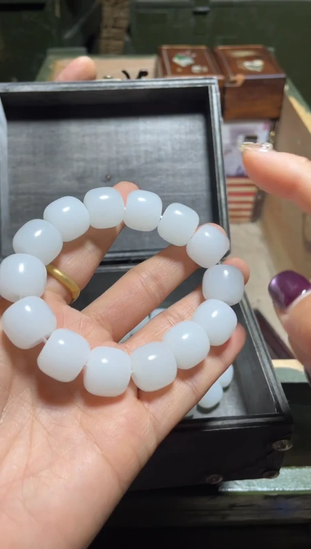 【闪购商品】老型珠手串1件