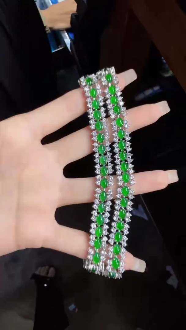 未镶嵌定制翡翠翡翠A货有轻微色差属于正常现象，手链多样性发货1