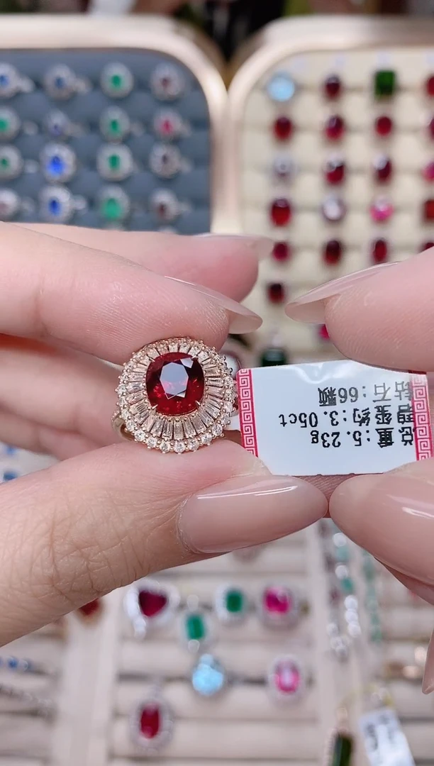 18K金镶嵌碧玺戒指碧玺3.05ct