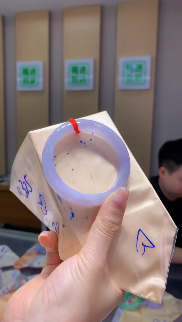 翡翠手镯未镶嵌-Q325圈口55.7