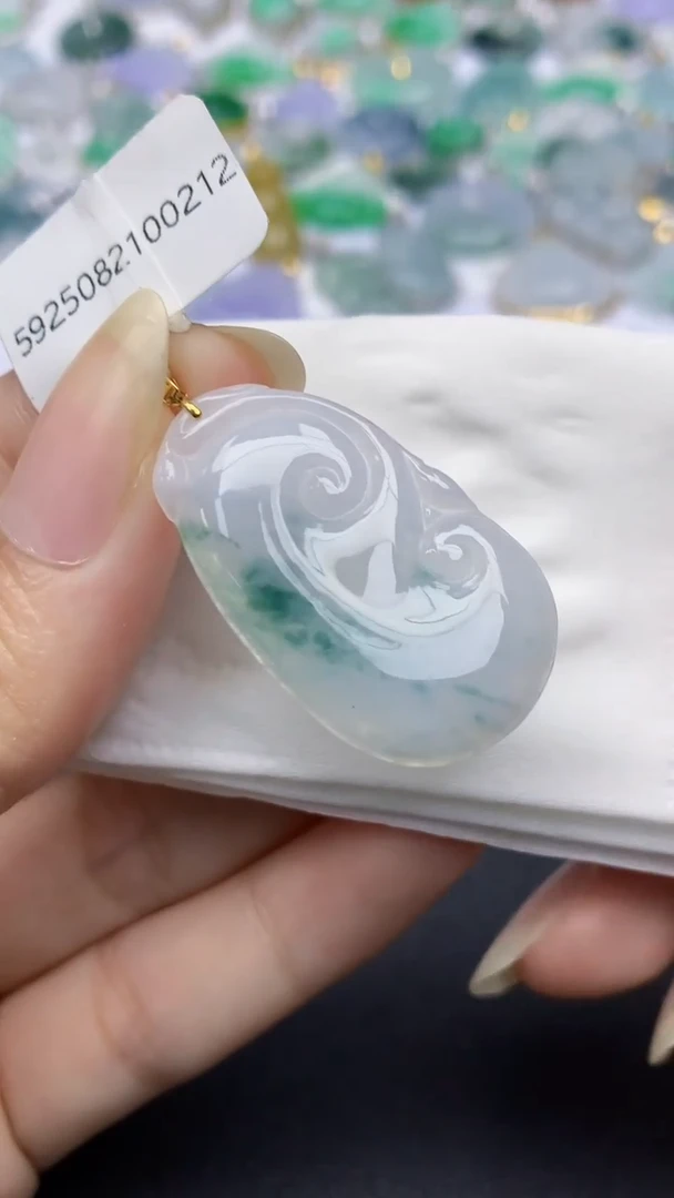 颈饰18K金镶嵌翡翠天然缅甸a货翡翠百元以上9元证书费自理