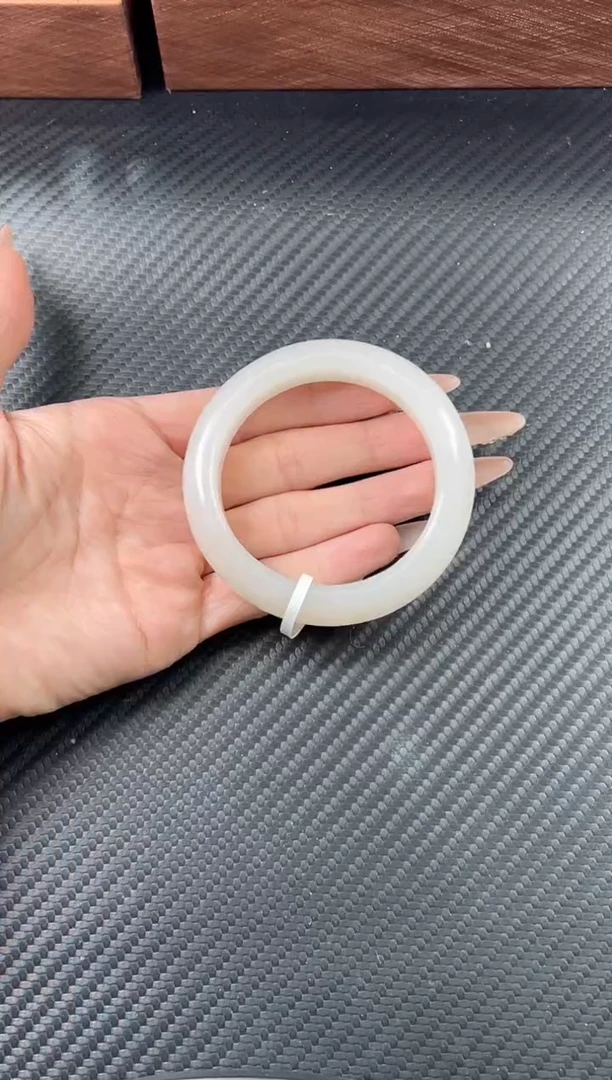 未镶嵌手镯和田玉黑山微色差56