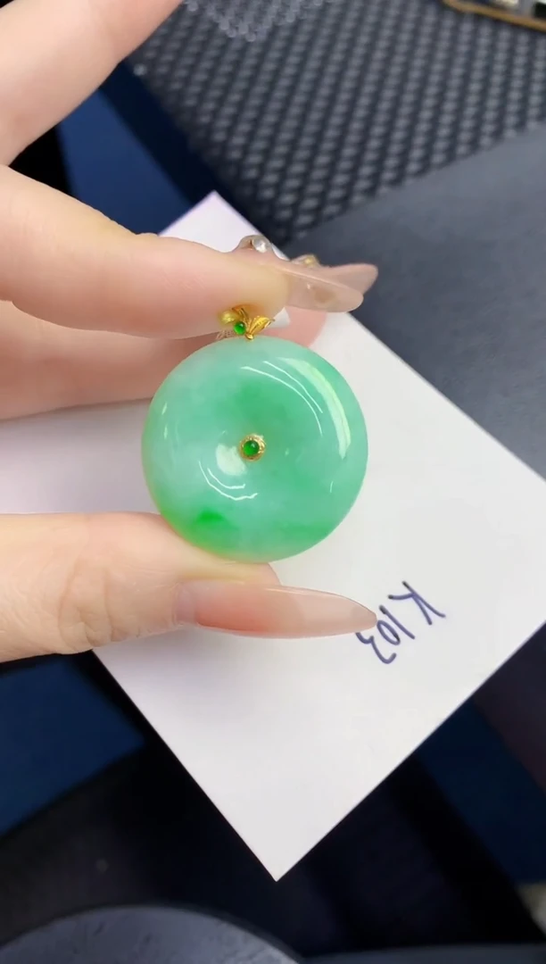 颈饰18K金镶嵌翡翠缅甸天然翡翠A货