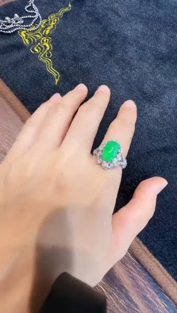 18K金镶嵌戒指翡翠00018000