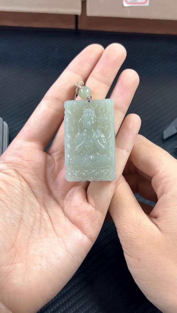 吊坠(赠链)未镶嵌和田玉且末微色差近矿