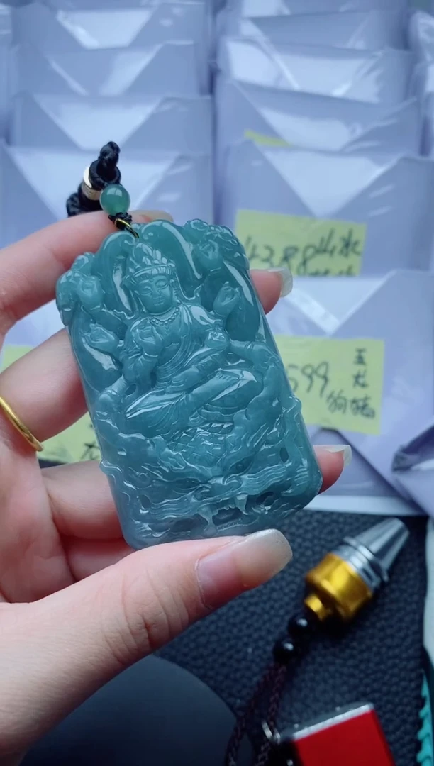 翡翠未镶嵌颈饰