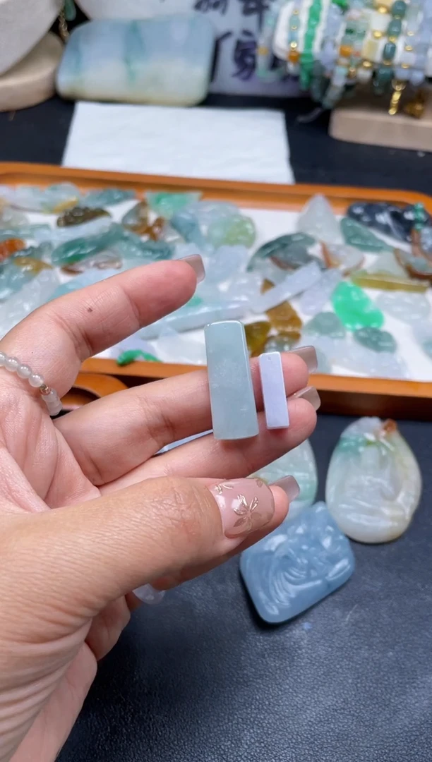 翡翠未镶嵌颈饰天然翡翠54