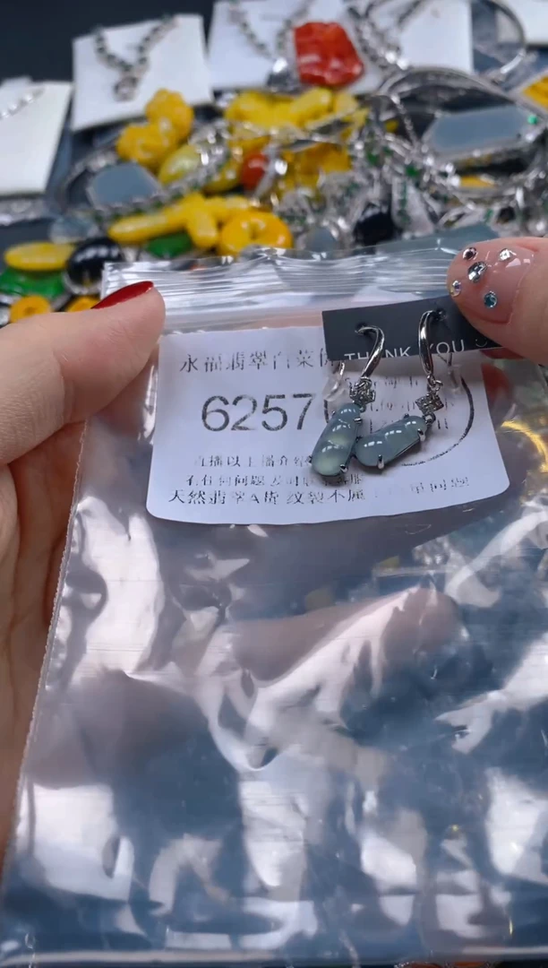 翡翠未镶嵌吊坠(不含链)6257