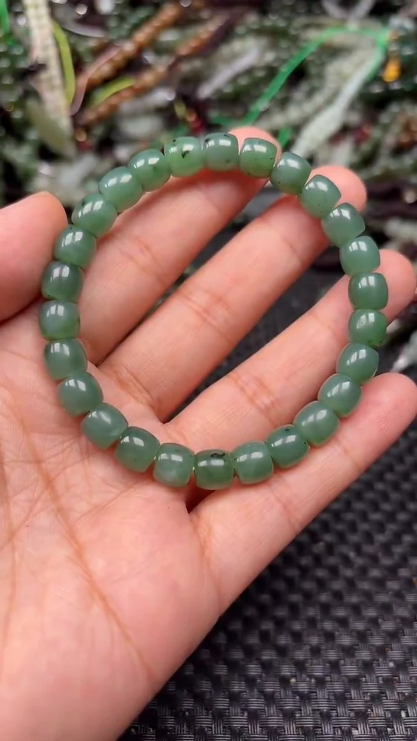 和田玉未镶嵌颈饰1