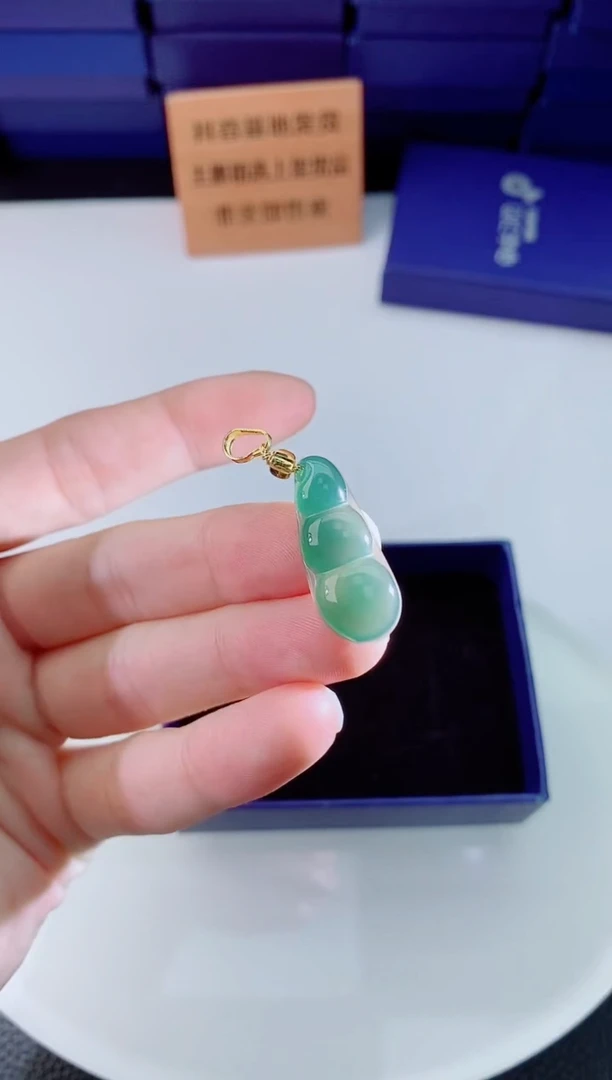 翡翠未镶嵌颈饰1111111