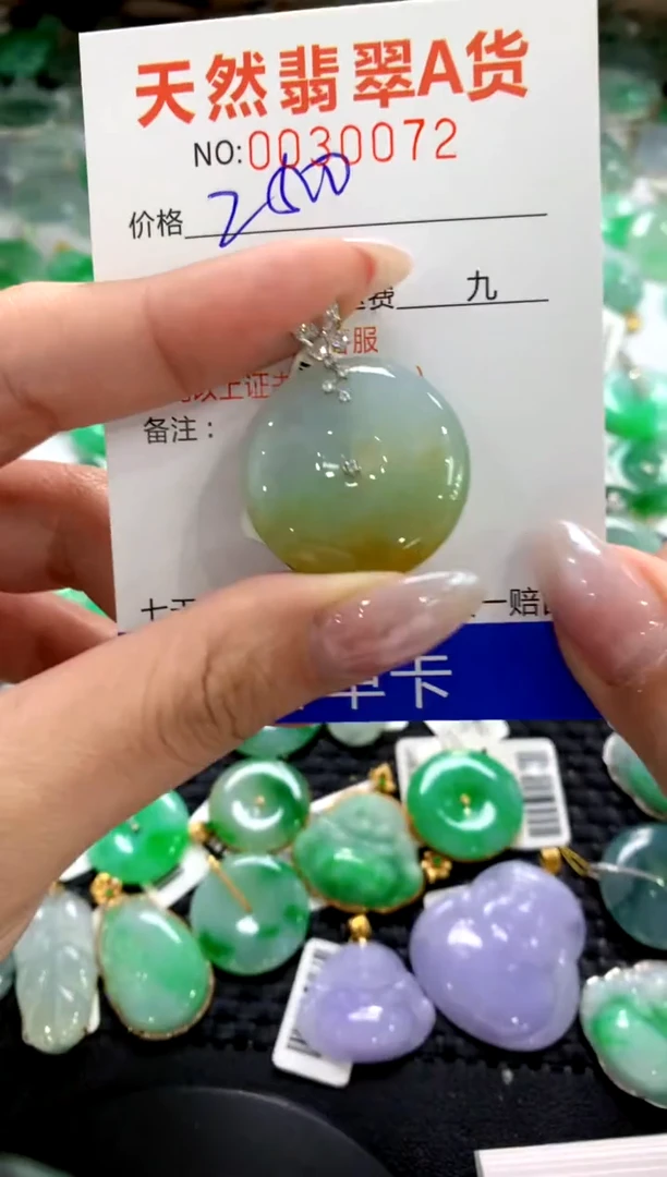 颈饰18K金镶嵌翡翠1111111111111111