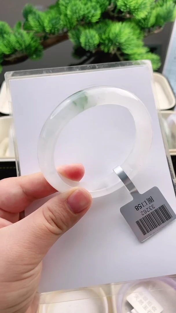 【闪购商品】石英质玉手镯未镶嵌58