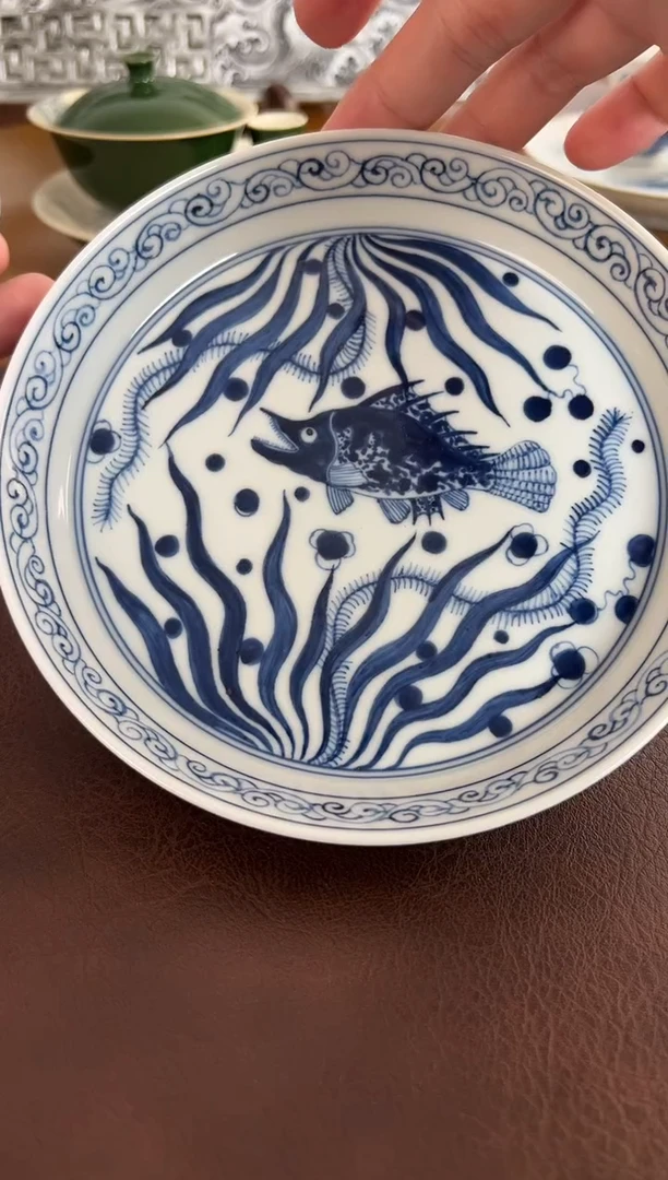 妈****）照夜白青花鱼藻壶承