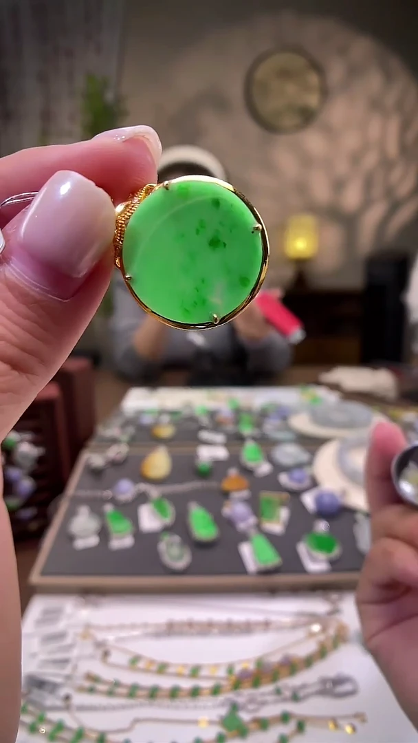 吊坠(不含链)18K金镶嵌翡翠无事牌