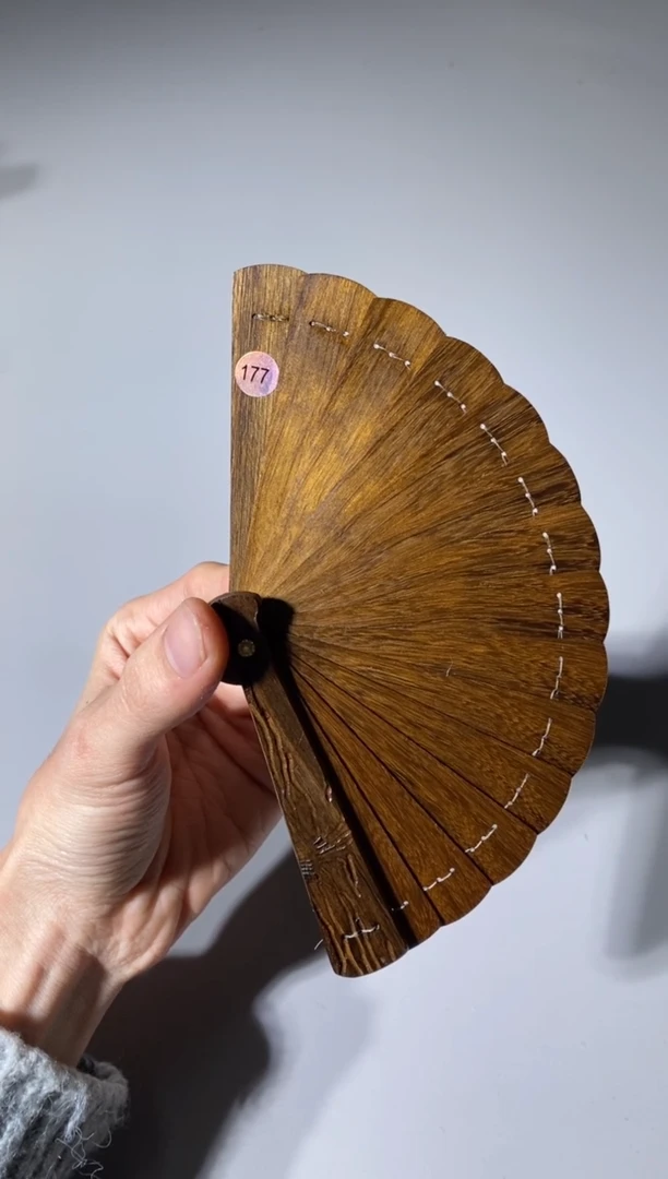 【闪购商品】金丝楠木雕177号10cm金丝楠迷你扇